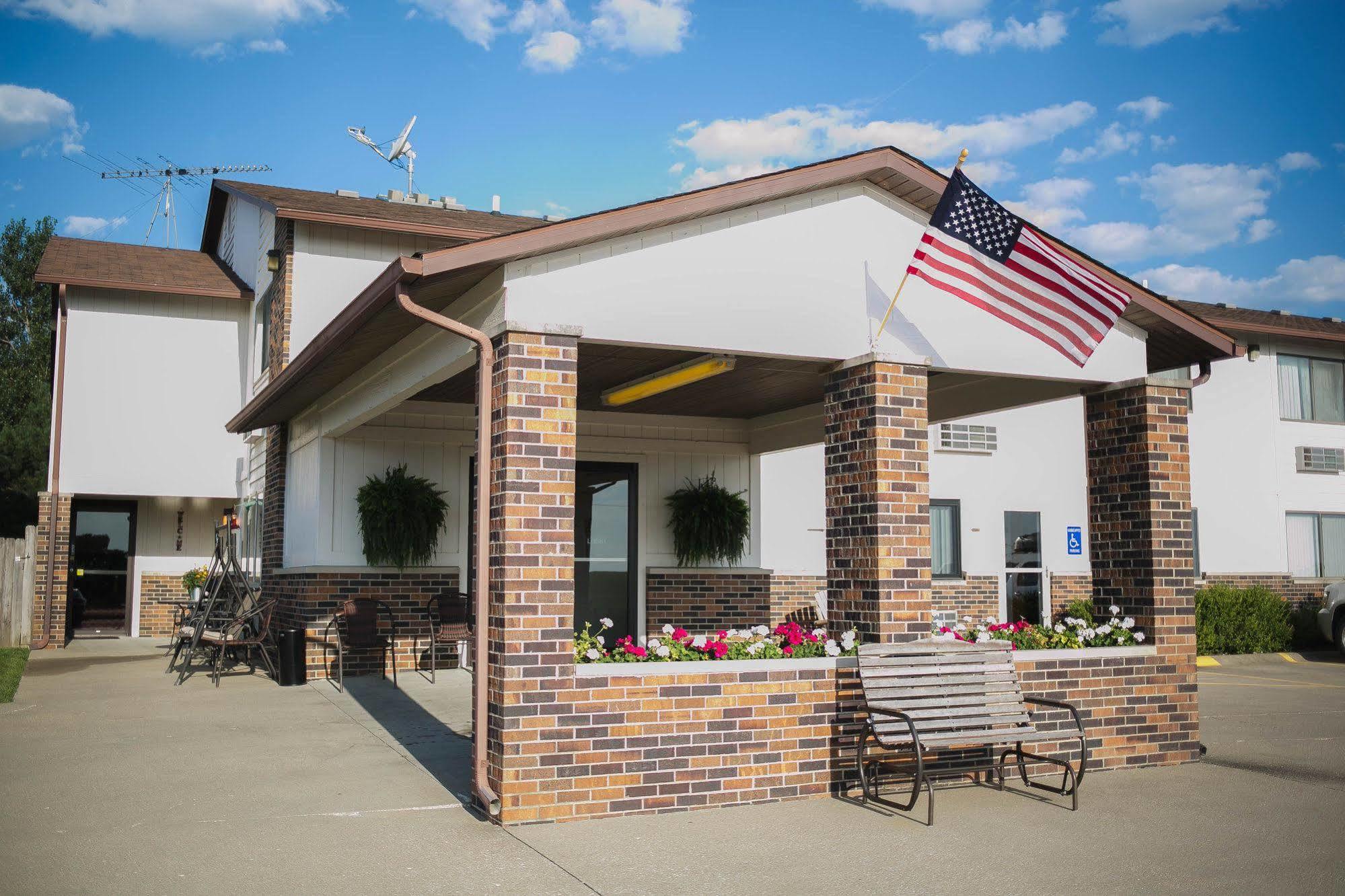 Winterset Covered Bridge Inn מראה חיצוני תמונה
